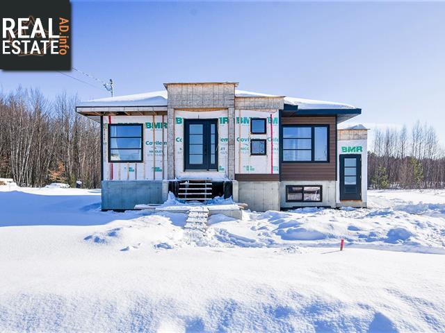 Property 821 Rue De La Coulee main img