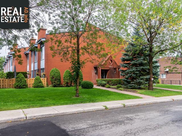 Property #2-125 Av. Brittany main img