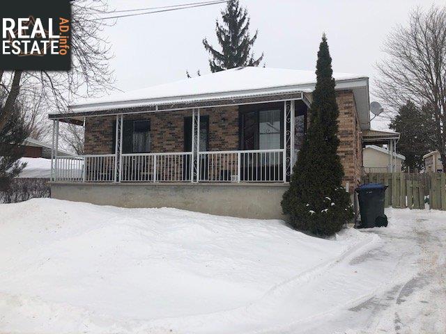 Property 107 37e Avenue main img