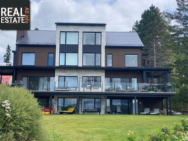 Property 276 Av. Du Manoir main img