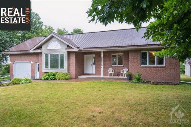 Property 4023 Carp Road main img