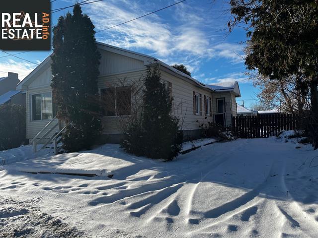Property 114 38e Avenue main img