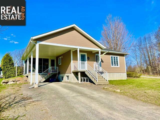 Property 740 1re Rue main img
