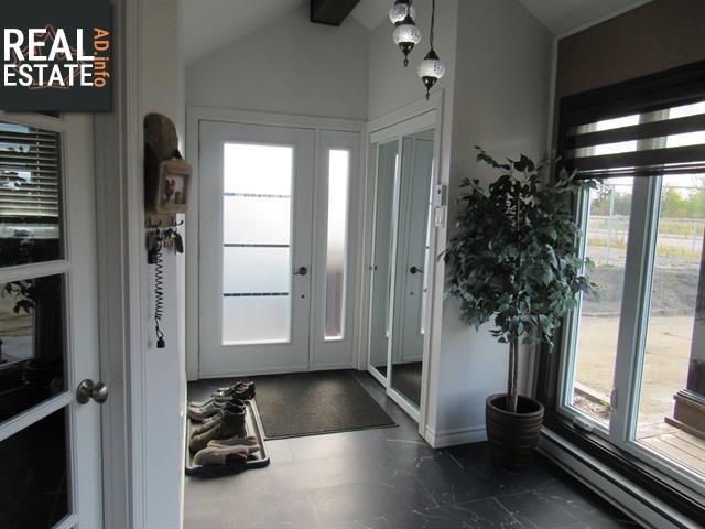Property 1480 Boul. Laure img1