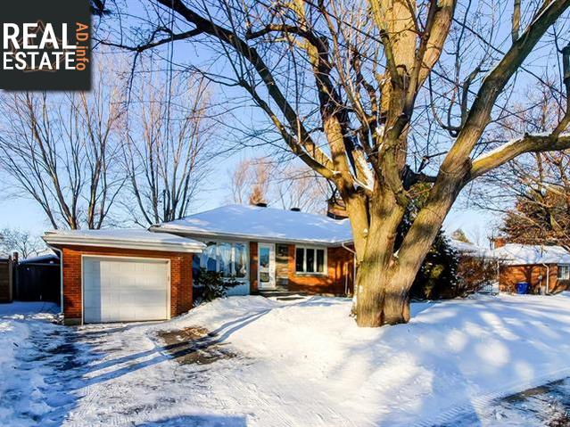 Property 320 Av. Whimbey main img