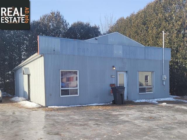Property 2820 2e Avenue main img