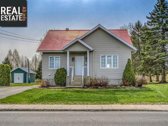 Property 2651 Ch. De Ste-Flore main img