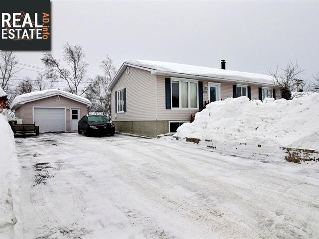 Property 1621 Boul. Forest main img