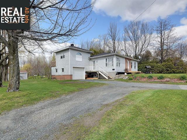 Property 165 Boul. Coakley main img