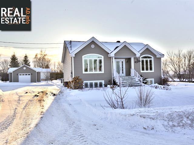 Property 202 Av. Desmarais main img