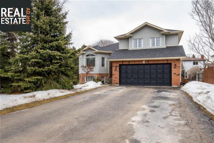 Property 239 Simcoe Street main img