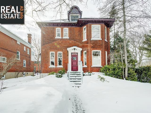 Property 236 Av. Strathearn N. main img