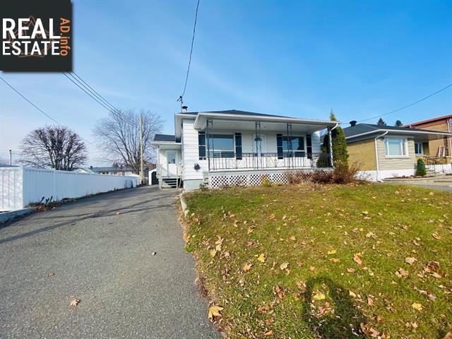 Property 1680 4e Avenue main img