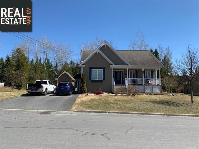 Property 3223 Rue Sevigny main img