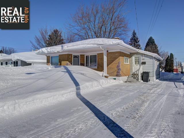 Property 141 Av. St-Joseph main img