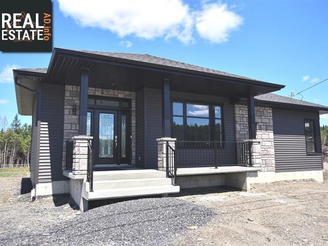 Property 1850 165e Rue main img