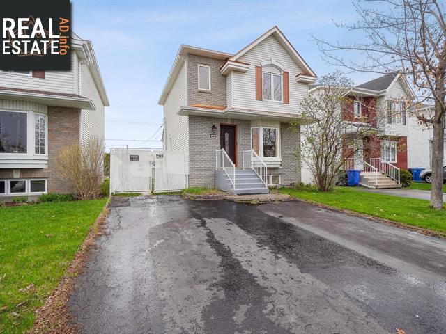 Property 2682 Rue Des Floralies img1