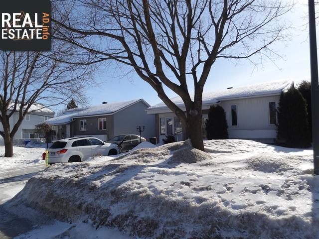 Property 290 Boul. Leveille main img