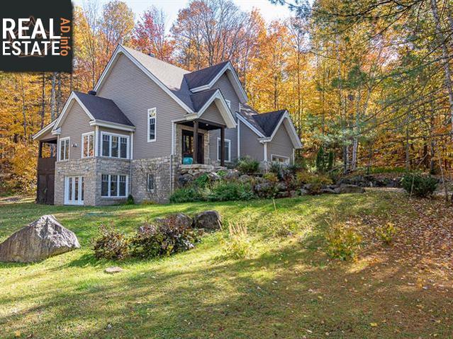 Property 220 Ch. De La Montagne main img
