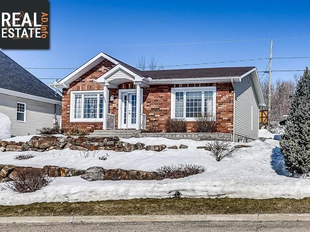 Property 275 Rue Sicotte main img