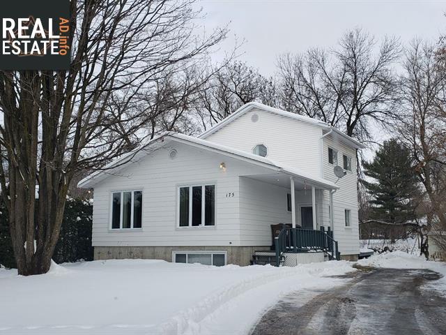 Property 175 Rue Ste-Adele main img