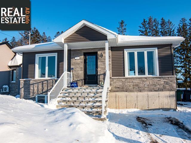 Property 2365 Rue Hector-Ledoux main img