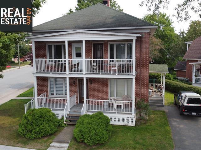 Property 63 Rue Laval S. main img