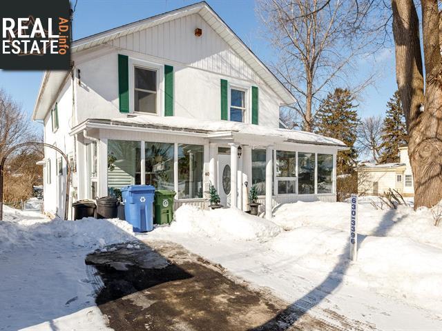 Property 40 Av. Queen main img