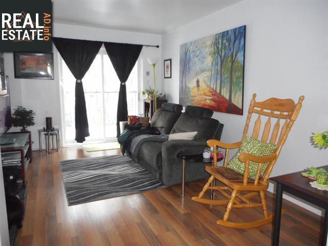 Property #4-230 Rue Denison O. main img