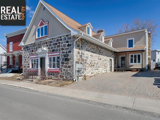 Property 103-105 Rue Ste-Anne main img