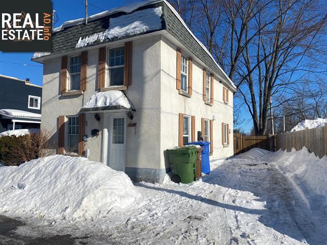 Property 107 Rue St-Denis main img