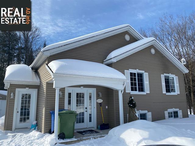 Property 4147 Rue Du Cure-Landry main img