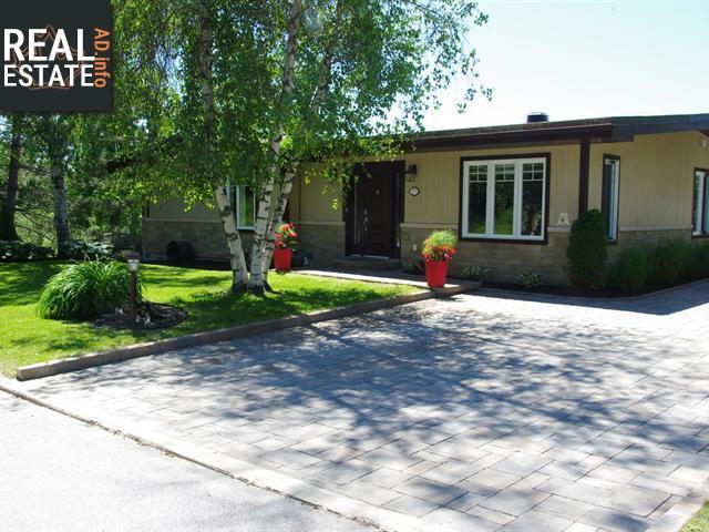 Property 275 Rue Laviolette main img