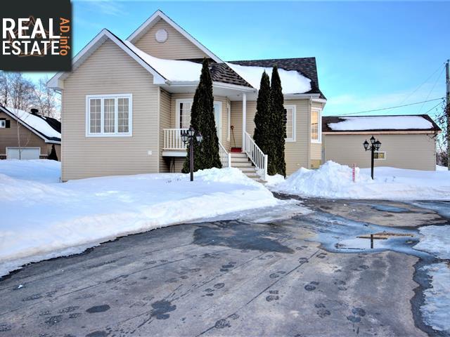 Property 228 16e Avenue main img