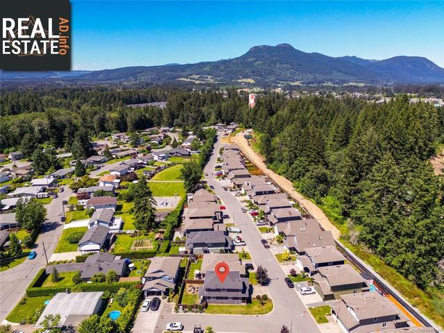 Property 13 3205 Gibbins Rd img1