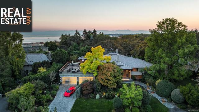 Property 2999 Beach Dr img1