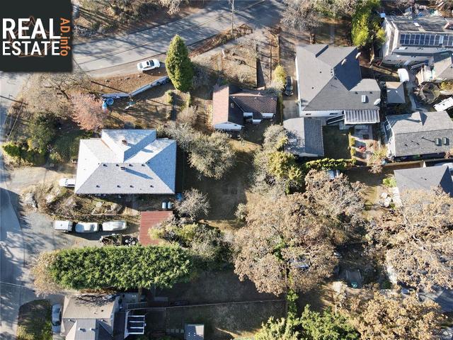 Property 3343 Maplewood Rd img1
