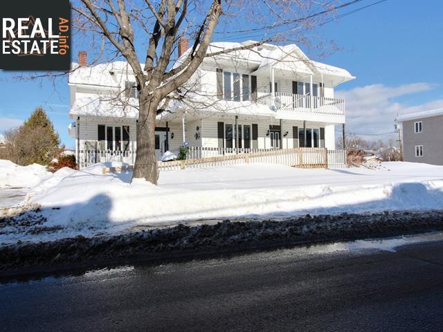 Property 13 Rue Lapointe main img