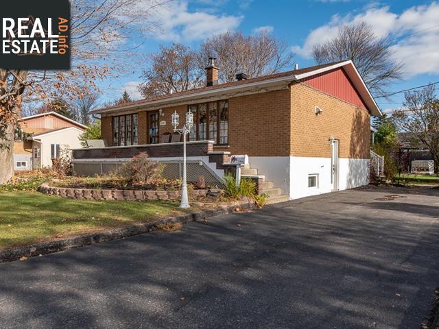 Property 244 Rue St-Antoine main img