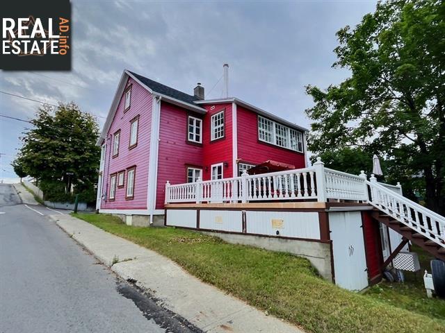 Property 74 Av. Pelletier img1