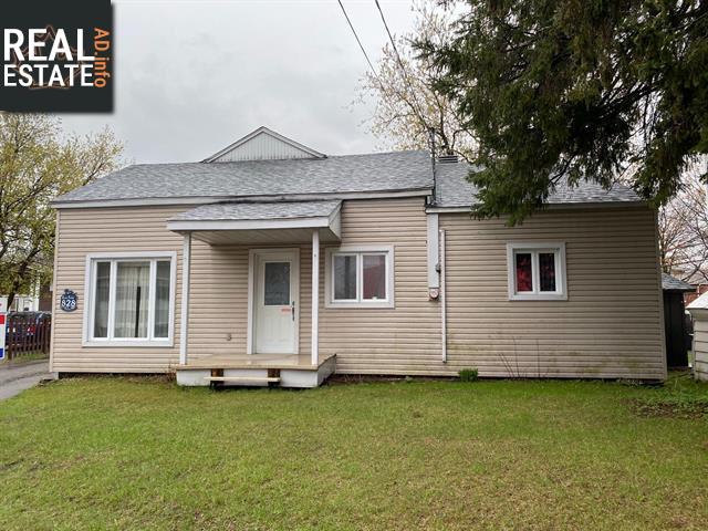 Property 828 Boul. St-Antoine main img