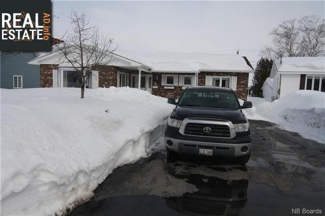 Property 8 Walker Crescent main img