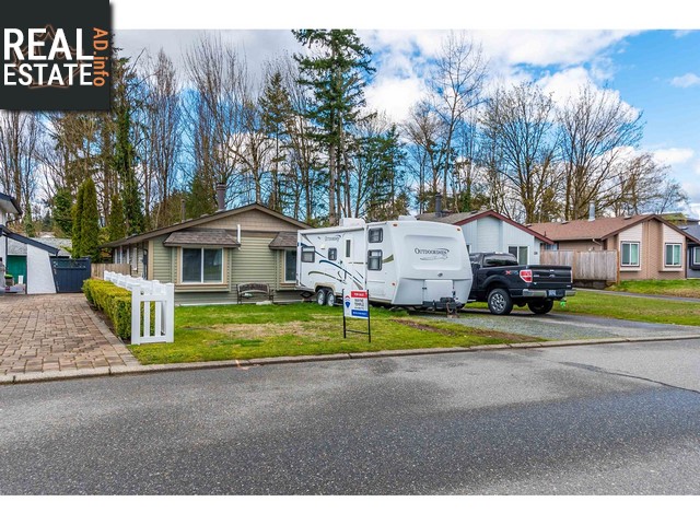 Property 2961 Oriole Crescent main img