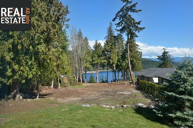 Property 7735 Redrooffs Road img1