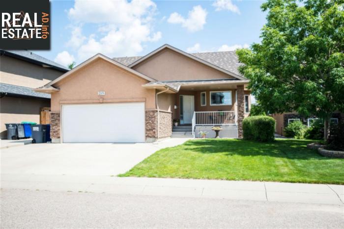 Property 215 Fawcett Cres main img