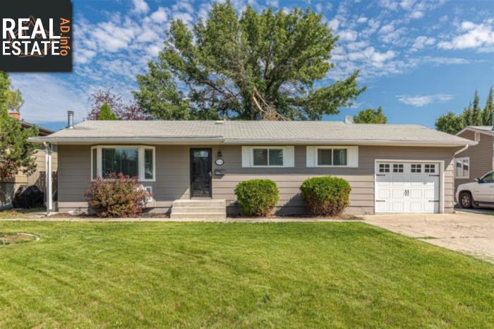 Property 330 Assiniboine Dr main img