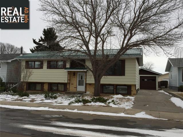 Property 110 Centennial Cres main img
