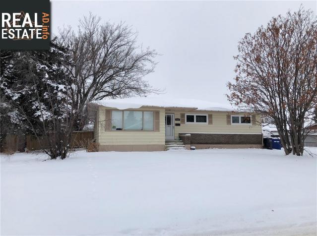 Property 415 1st St E main img
