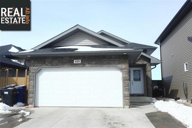 Property 439 Henick Cres main img