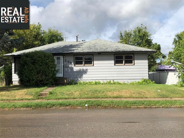 Property 208 13th St E main img